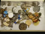Religieus lot van paternosters, medailles en gebedsbedels – foto 5 – kavel bij De Kringwinkel, Antwerpen
