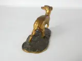 Decoratief bronzen beeldje van een hond op voetstuk – foto 3 – kavel bij De Kringwinkel, Heverlee