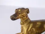 Decoratief bronzen beeldje van een hond op voetstuk – foto 6 – kavel bij De Kringwinkel, Heverlee