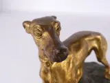 Decoratief bronzen beeldje van een hond op voetstuk – foto 7 – kavel bij De Kringwinkel, Heverlee