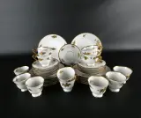 Porseleinen servies met gouden bloemenmotief, Langenthal Suisse – kavel bij De Kringwinkel, Heverlee