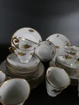 Porseleinen servies met gouden bloemenmotief, Langenthal Suisse – foto 4 – kavel bij De Kringwinkel, Heverlee