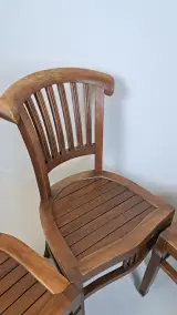 Set van vier koloniale houten stoelen uit Indonesië – foto 4 – kavel bij De Kringwinkel, Turnhout