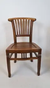 Set van vier koloniale houten stoelen uit Indonesië – foto 9 – kavel bij De Kringwinkel, Turnhout