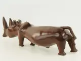 Grote handgesneden massief houten neushoorn – 86 cm, 18,5 kg – foto 3 – kavel bij De Kringwinkel, Antwerpen