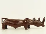 Grote handgesneden massief houten neushoorn – 86 cm, 18,5 kg – foto 6 – kavel bij De Kringwinkel, Antwerpen