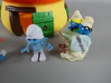 Smurfen huis met 4 figuren – foto 3 – kavel bij De Kringwinkel, Diest