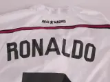 Wit Real Madrid Ronaldo voetbalshirt maat L – foto 10 – kavel bij De Kringwinkel, Heverlee