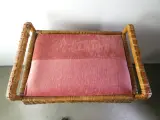 Gevlochten kastje met roze kussen en opbergruimte – foto 4 – kavel bij De Kringwinkel, Heverlee