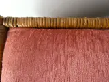 Gevlochten kastje met roze kussen en opbergruimte – foto 6 – kavel bij De Kringwinkel, Heverlee