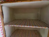 Gevlochten kastje met roze kussen en opbergruimte – foto 8 – kavel bij De Kringwinkel, Heverlee