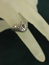 Sterling zilveren hartvormige ring met traanvormige steen – kavel bij De Kringwinkel, Antwerpen