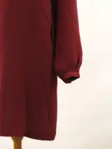 Loro Piana - luxueuze, bordeauxrode tuniekjurk met gedrapeerde kraag – foto 4 – kavel bij De Kringwinkel, Antwerpen