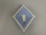 Blauw-Witte Wedgwood Asbak met Klassieke Reliëfafbeelding – kavel bij De Kringwinkel, Diest