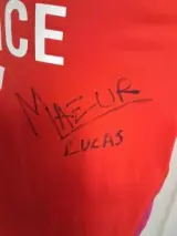 Badmintonshirt van Lucas Mazur, gesigneerd – foto 3 – kavel bij De Kringwinkel, Waardamme