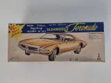 Vintage blikken speelgoedauto, de Oldsmobile Toronado – foto 2 – kavel bij De Kringwinkel, Waardamme