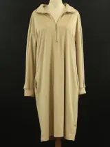 Marie Méro beige sweaterjurk in suedelook – foto 2 – kavel bij De Kringwinkel, Antwerpen