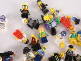 Set van diverse LEGO minifiguren en accessoires – foto 2 – kavel bij De Kringwinkel, Heverlee