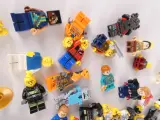 Set van diverse LEGO minifiguren en accessoires – foto 3 – kavel bij De Kringwinkel, Heverlee