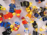 Set van diverse LEGO minifiguren en accessoires – foto 4 – kavel bij De Kringwinkel, Heverlee