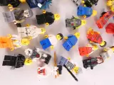 Set van diverse LEGO minifiguren en accessoires – foto 5 – kavel bij De Kringwinkel, Heverlee