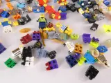 Set van diverse LEGO minifiguren en accessoires – foto 6 – kavel bij De Kringwinkel, Heverlee