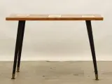 Vintage mid century bijzettafel met spaanse tegels – kavel bij De Kringwinkel, Antwerpen