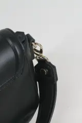 Klassieke zwarte damesschoudertas - Valentino – foto 3 – kavel bij De Kringwinkel, Brecht