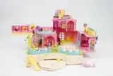 Polly Pocket - Petland Hacienda Ranch House met speelfiguurtjes – foto 2 – kavel bij De Kringwinkel, Brecht