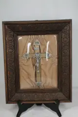 Houten lijst met kruisbeeld – foto 6 – kavel bij De Kringwinkel, Brecht