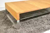 Moderne salontafel met houtfineer, glazen legplank en metalen frame – foto 3 – kavel bij De Kringwinkel, Turnhout