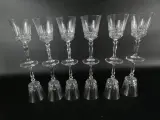 45 kristallen wijnglazen met geslepen decoratie – foto 2 – kavel bij De Kringwinkel, Heverlee