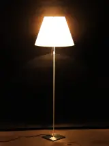 D13 Costanza staande lamp – Paolo Rizzatto voor Luceplan – foto 10 – kavel bij De Kringwinkel, Antwerpen