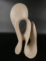 Abstracte keramische sculptuur in beige tinten – kavel bij De Kringwinkel, Heverlee