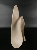 Abstracte keramische sculptuur in beige tinten – foto 2 – kavel bij De Kringwinkel, Heverlee
