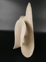 Abstracte keramische sculptuur in beige tinten – foto 4 – kavel bij De Kringwinkel, Heverlee