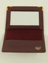 Cartier - vintage bordeaux lederen etui met spiegel & kaartvak – “A Gift from Cartier Paris” – foto 4 – kavel bij De Kringwinkel, Antwerpen