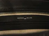 Nathan Baume 931 zwarte handtas in gestructureerd leder – foto 7 – kavel bij De Kringwinkel, Antwerpen