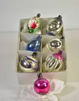 Set van 7 Ajeko glazen kerstballen – kavel bij De Kringwinkel, Turnhout