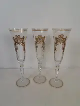 Set van 3 versierde champagneglazen met gouden rand – foto 2 – kavel bij De Kringwinkel, Turnhout