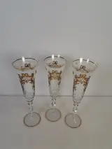 Set van 3 versierde champagneglazen met gouden rand – foto 3 – kavel bij De Kringwinkel, Turnhout