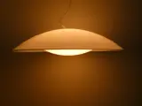 UFO-vormige Hanglamp Kartell met oranje neonbuis – foto 3 – kavel bij De Kringwinkel, Heverlee
