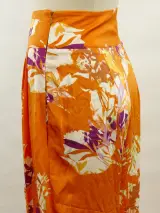 Rae Antwerp elegante soepelvallende oranje damesbroek met bloemenprint – foto 6 – kavel bij De Kringwinkel, Antwerpen