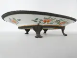 Ovaal decoratief porseleinen schaal op metalen pootjes – foto 3 – kavel bij De Kringwinkel, Heverlee
