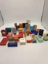 Verzameling miniatuur parfumflesjes – foto 3 – kavel bij De Kringwinkel, Dendermonde