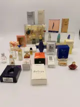 Verzameling miniatuur parfumflesjes – foto 5 – kavel bij De Kringwinkel, Dendermonde
