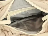 VEE Collective - gewatteerde handtas / schoudertas in beige - nieuw – foto 7 – kavel bij De Kringwinkel, Antwerpen