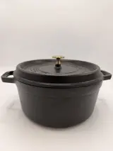 Staub gietijzeren kookpot zwart – kavel bij De Kringwinkel, Dendermonde