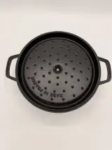Staub gietijzeren kookpot zwart – foto 2 – kavel bij De Kringwinkel, Dendermonde