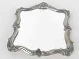 Barokspiegel in Tinnen Frame – Les Potstainiers Hutois, België – kavel bij De Kringwinkel, Heverlee